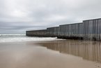 Mur de la frontière entre le Mexique et les États-Unis à Tijuana, au Mexique / © Tomas Castelazo, www.tomascastelazo.com, Wikimedia Commons.