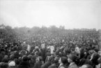 La foule regardant le "Miracle du soleil", le 13 octobre 1917, à Fatima © Judah Bento Ruah, Public domain, via Wikimedia Commons.