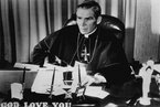 Photo de Mgr Fulton J. Sheen évêque de Rochester en octobre 1956. / © ABC Radio, Public domain, via Wikimedia Commons.